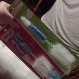 Bottle nipples & bottle brushes